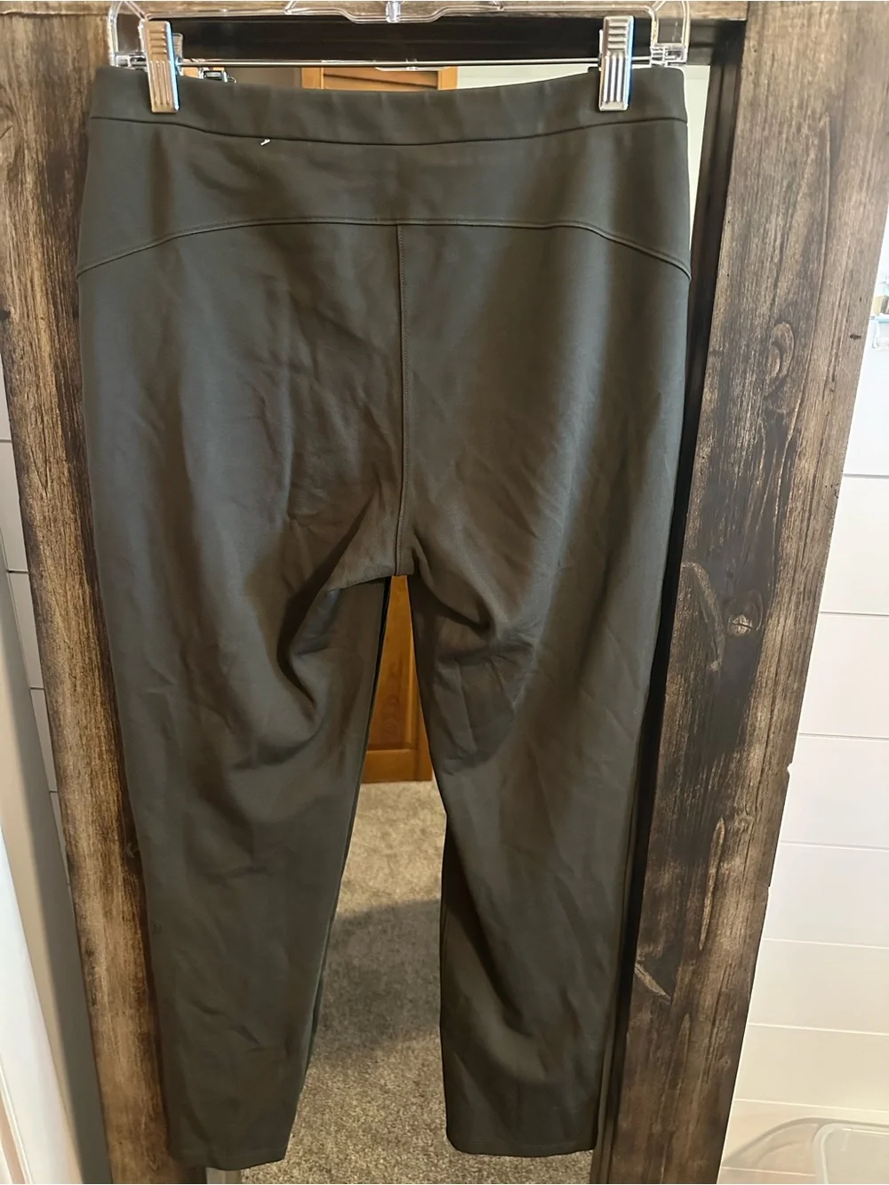 Lululemon Womens Olive Green Pull On Tapered Pants Zip Pocket Stretch size 6?
